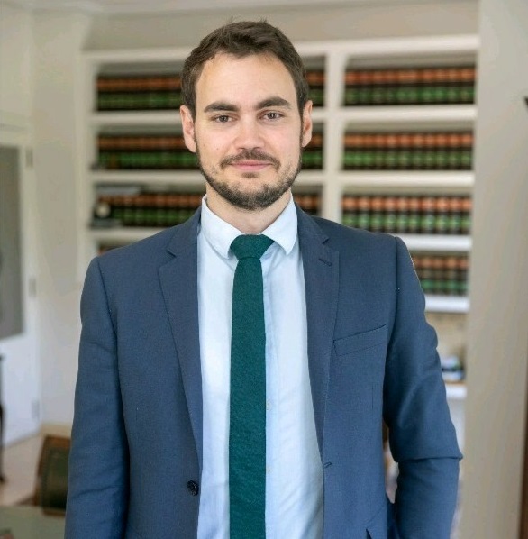 Juan Solanes Vázquez es un abogado especializado en la Ley de Segunda Oportunidad - Deudout Abogados